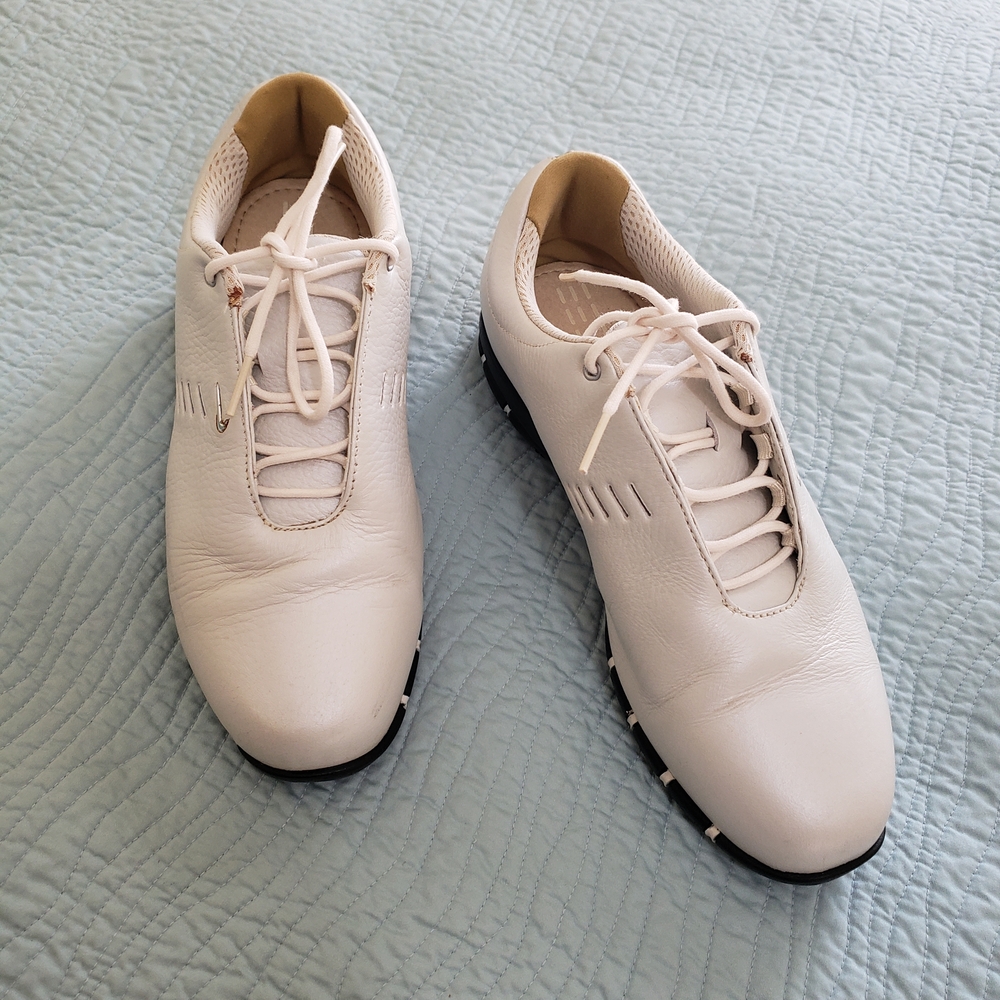 Nike Air Women’s Golf Shoes White & Gold ⛳️ Sport Performance Comfort  Size 6